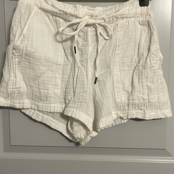 Gap, Crinkle Gauze Short, White, Women’s Size M, Cotton - Picture 1 of 3